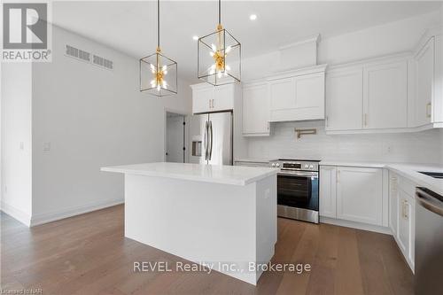 494 Vine Street, St. Catharines (442 - Vine/Linwell), ON - Indoor Photo Showing Kitchen With Upgraded Kitchen