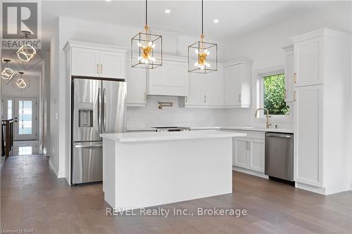 494 Vine Street, St. Catharines (442 - Vine/Linwell), ON - Indoor Photo Showing Kitchen With Upgraded Kitchen