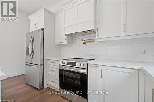 494 Vine Street, St. Catharines (442 - Vine/Linwell), ON - Indoor Photo Showing Kitchen