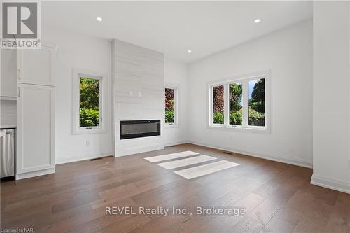 494 Vine Street, St. Catharines (442 - Vine/Linwell), ON - Indoor Photo Showing Living Room