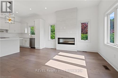 494 Vine Street, St. Catharines (442 - Vine/Linwell), ON - Indoor With Fireplace