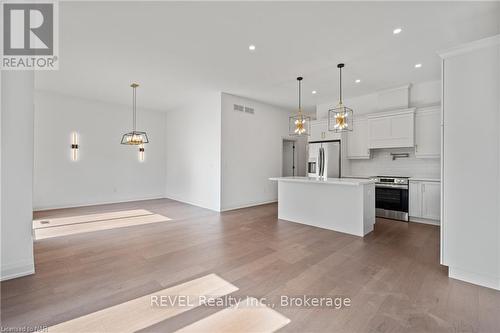 494 Vine Street, St. Catharines (442 - Vine/Linwell), ON - Indoor Photo Showing Kitchen With Upgraded Kitchen