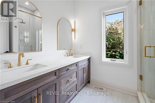 494 Vine Street, St. Catharines (442 - Vine/Linwell), ON - Indoor Photo Showing Bathroom