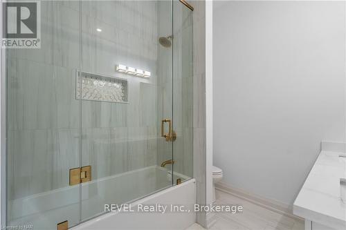 494 Vine Street, St. Catharines (442 - Vine/Linwell), ON - Indoor Photo Showing Bathroom