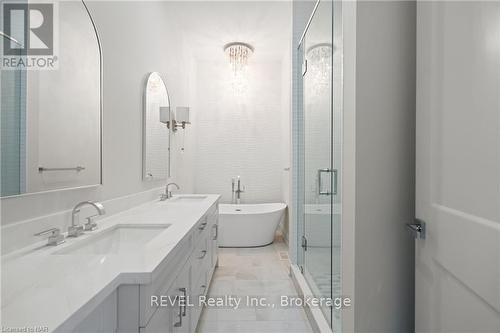 492 Vine Street, St. Catharines (442 - Vine/Linwell), ON - Indoor Photo Showing Bathroom