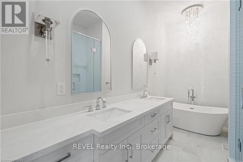 492 Vine Street, St. Catharines (442 - Vine/Linwell), ON - Indoor Photo Showing Bathroom