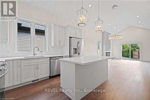 492 Vine Street, St. Catharines (442 - Vine/Linwell), ON - Indoor Photo Showing Kitchen With Upgraded Kitchen