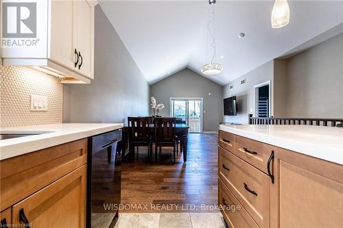 8 Berkshire Drive, St. Catharines (444 - Carlton/Bunting), ON - Indoor Photo Showing Kitchen