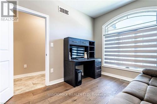 8 Berkshire Drive, St. Catharines (444 - Carlton/Bunting), ON - Indoor Photo Showing Other Room