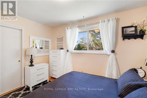 14 Valley Road, St. Catharines (458 - Western Hill), ON - Indoor Photo Showing Bedroom