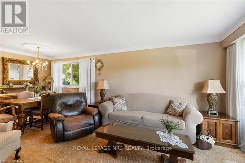 14 Valley Road, St. Catharines (458 - Western Hill), ON - Indoor Photo Showing Living Room