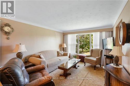 14 Valley Road, St. Catharines (458 - Western Hill), ON - Indoor Photo Showing Living Room