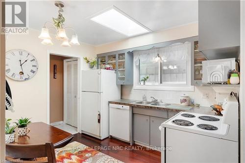 14 Valley Road, St. Catharines (458 - Western Hill), ON - Indoor Photo Showing Kitchen With Double Sink