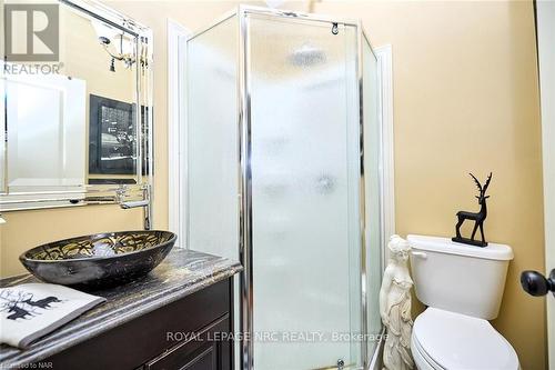 18 Martha Court, Pelham (664 - Fenwick), ON - Indoor Photo Showing Bathroom