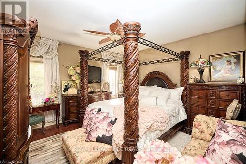 18 Martha Court, Pelham (664 - Fenwick), ON - Indoor Photo Showing Bedroom