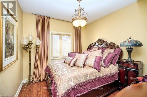 18 Martha Court, Pelham (664 - Fenwick), ON - Indoor Photo Showing Bedroom