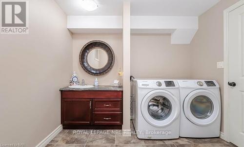 18 Martha Court, Pelham (664 - Fenwick), ON - Indoor Photo Showing Laundry Room