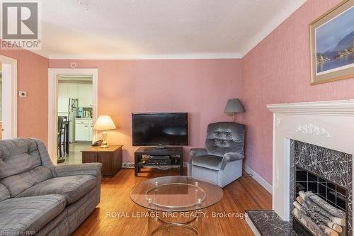 154 Dalhousie Avenue, St. Catharines (438 - Port Dalhousie), ON - Indoor Photo Showing Living Room With Fireplace