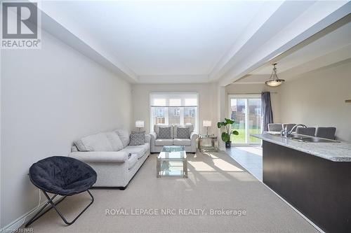 130 Acacia Road, Pelham (662 - Fonthill), ON - Indoor Photo Showing Living Room