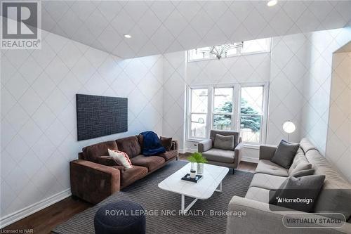 6 Gertrude Street, St. Catharines (438 - Port Dalhousie), ON - Indoor Photo Showing Living Room