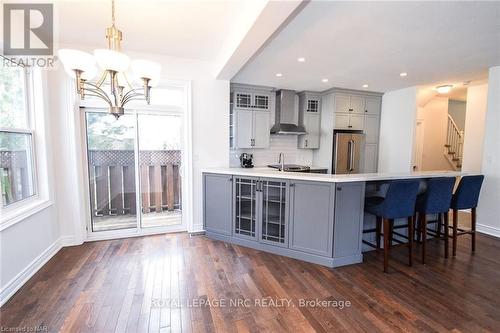 6 Gertrude Street, St. Catharines (438 - Port Dalhousie), ON - Indoor Photo Showing Kitchen With Upgraded Kitchen