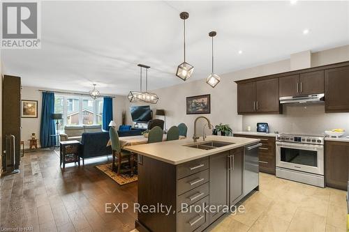 25 Andrew Lane, Thorold (562 - Hurricane/Merrittville), ON - Indoor Photo Showing Kitchen With Stainless Steel Kitchen With Double Sink With Upgraded Kitchen