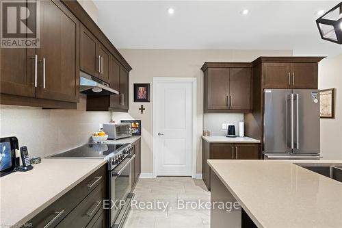 25 Andrew Lane, Thorold (562 - Hurricane/Merrittville), ON - Indoor Photo Showing Kitchen With Stainless Steel Kitchen