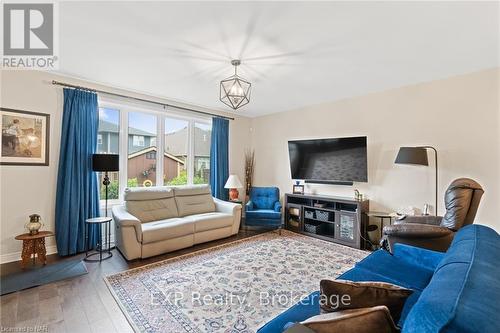 25 Andrew Lane, Thorold (562 - Hurricane/Merrittville), ON - Indoor Photo Showing Living Room