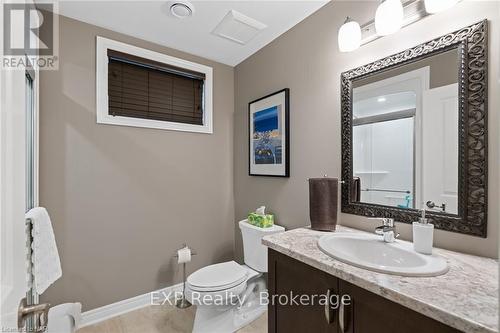 25 Andrew Lane, Thorold (562 - Hurricane/Merrittville), ON - Indoor Photo Showing Bathroom