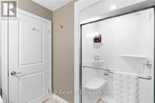 25 Andrew Lane, Thorold (562 - Hurricane/Merrittville), ON - Indoor Photo Showing Bathroom