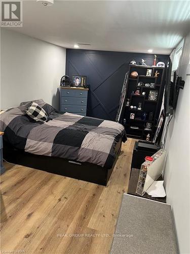 1472 Station Street, Pelham (662 - Fonthill), ON - Indoor Photo Showing Bedroom