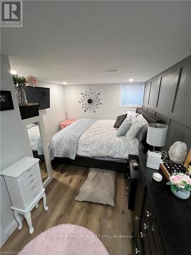 1472 Station Street, Pelham (662 - Fonthill), ON - Indoor Photo Showing Bedroom