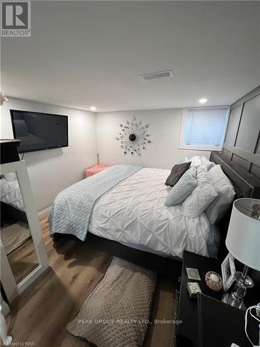 1472 Station Street, Pelham (662 - Fonthill), ON - Indoor Photo Showing Bedroom