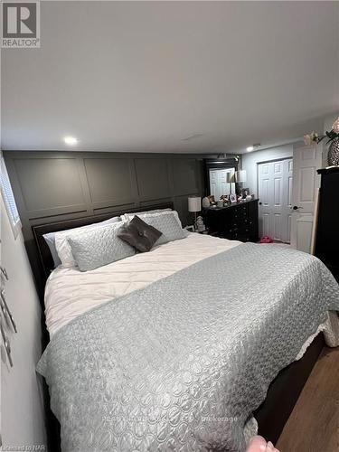 1472 Station Street, Pelham (662 - Fonthill), ON - Indoor Photo Showing Bedroom