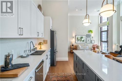 Lph10 - 112 King Street E, Hamilton (Beasley), ON - Indoor Photo Showing Kitchen With Double Sink With Upgraded Kitchen