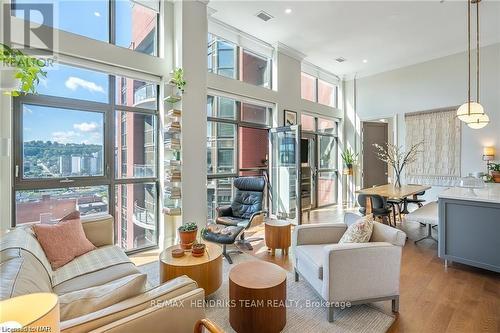 Lph10 - 112 King Street E, Hamilton (Beasley), ON - Indoor Photo Showing Living Room