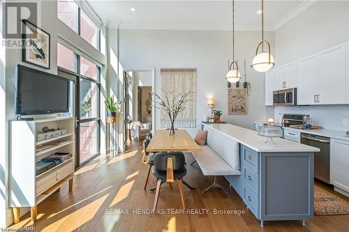 Lph10 - 112 King Street E, Hamilton (Beasley), ON - Indoor Photo Showing Kitchen With Upgraded Kitchen