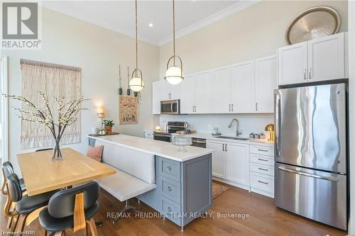 Lph10 - 112 King Street E, Hamilton (Beasley), ON - Indoor Photo Showing Kitchen