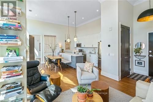 Lph10 - 112 King Street E, Hamilton (Beasley), ON - Indoor Photo Showing Living Room