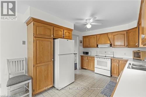 550 Albany Street, Fort Erie (333 - Lakeshore), ON - Indoor Photo Showing Kitchen With Double Sink