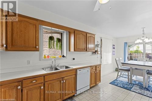 550 Albany Street, Fort Erie (333 - Lakeshore), ON - Indoor Photo Showing Kitchen With Double Sink