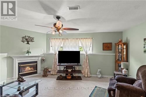 550 Albany Street, Fort Erie (333 - Lakeshore), ON - Indoor Photo Showing Living Room With Fireplace