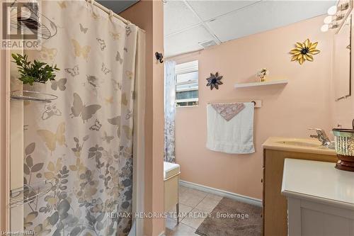 550 Albany Street, Fort Erie (333 - Lakeshore), ON - Indoor Photo Showing Bathroom