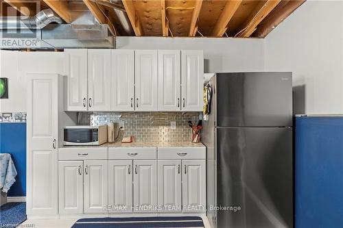 550 Albany Street, Fort Erie (333 - Lakeshore), ON - Indoor Photo Showing Kitchen