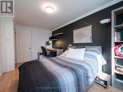 1704 Oberon Crescent, Mississauga, ON - Indoor Photo Showing Bedroom