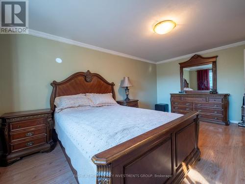 1704 Oberon Crescent, Mississauga, ON - Indoor Photo Showing Bedroom