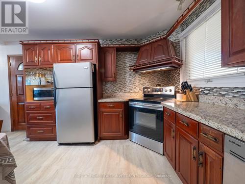 1704 Oberon Crescent, Mississauga, ON - Indoor Photo Showing Kitchen