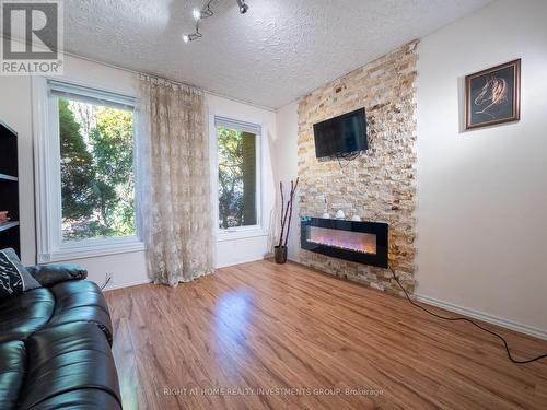 1704 Oberon Crescent, Mississauga, ON - Indoor Photo Showing Living Room With Fireplace