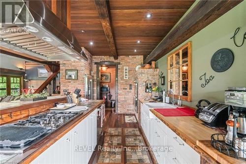 3111 Faywell Road, Thorold (559 - Cataract Road), ON - Indoor Photo Showing Kitchen