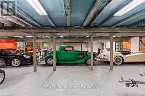 3111 Faywell Road, Thorold (559 - Cataract Road), ON - Indoor Photo Showing Garage